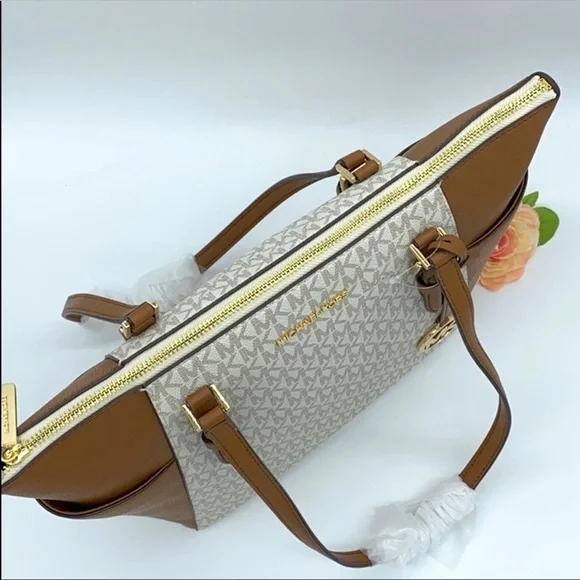 MICHAEL KORS CHARLOTTE LARGE TOP ZIP TOTE VANILLA - Picture 9 of 15